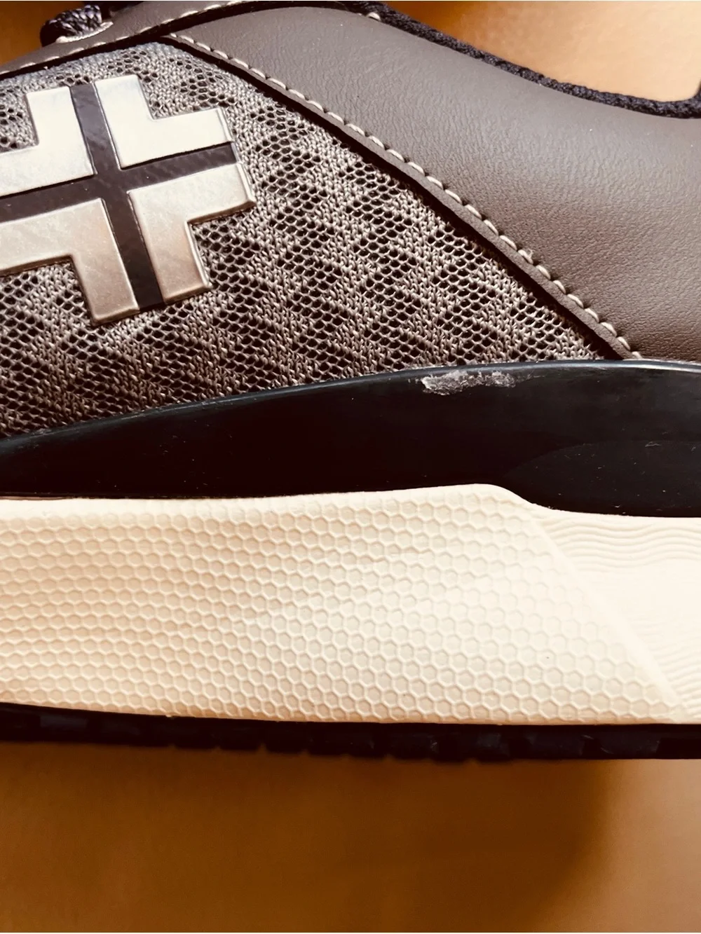 NWOT KURU Women’s Sneakers Size 10